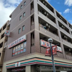 浦和美園駅前のセブンイレブン