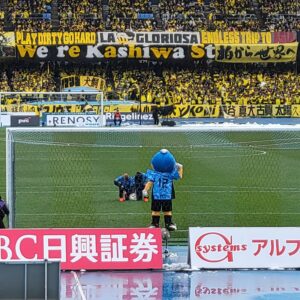 集中するSHISHAMO